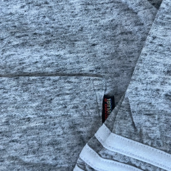 PINK Grey Long-Sleeve Oversized Tee - Picture 3 of 3